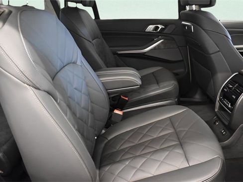 New 2026 BMW X7 xDrive40i w/ Premium Package image 12