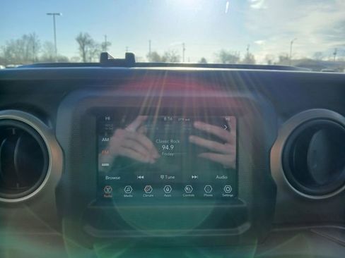 Used 2021 Jeep Wrangler Sport S image 24