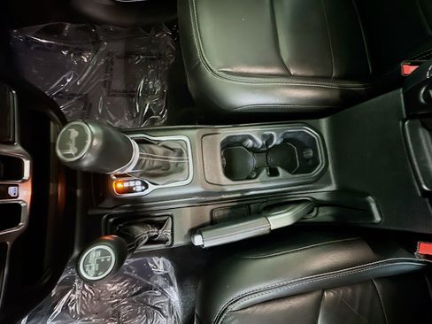 Used 2022 Jeep Wrangler Unlimited Sahara image 22