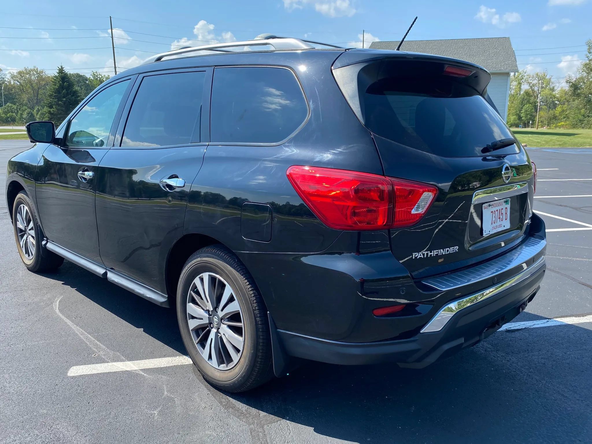 Used 2017 Nissan Pathfinder SL w/ SL Tech Package AWD/4WD image 4