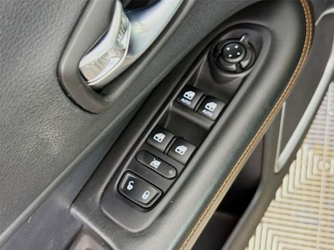 Used 2019 Jeep Compass Limited AWD/4WD image 23
