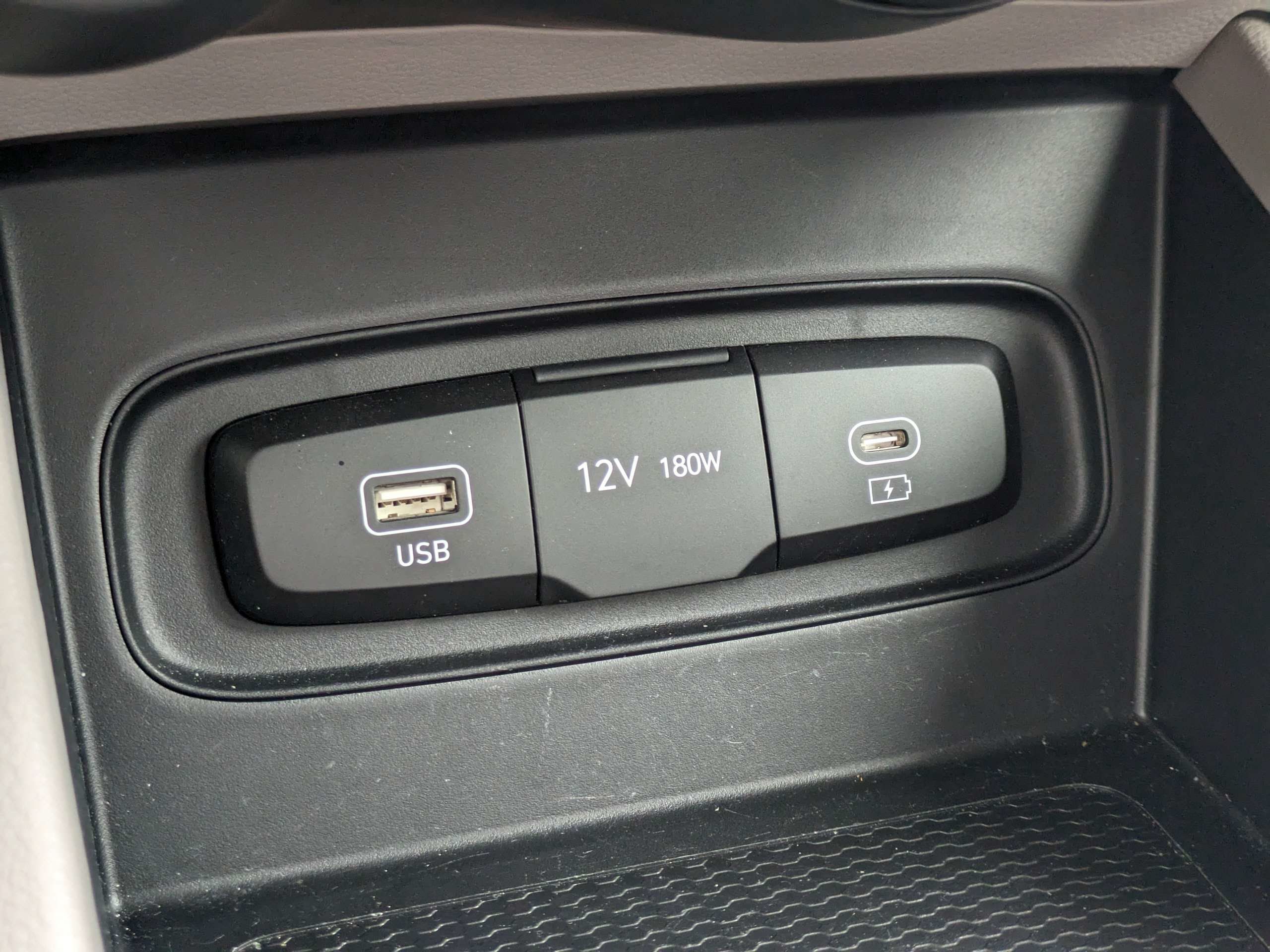 Certified 2025 Hyundai Venue SEL FWD image 29