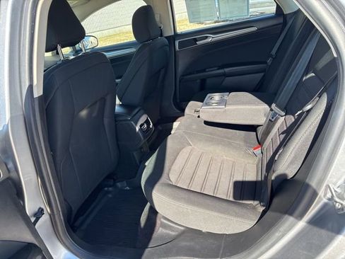 Used 2020 Ford Fusion SE image 18