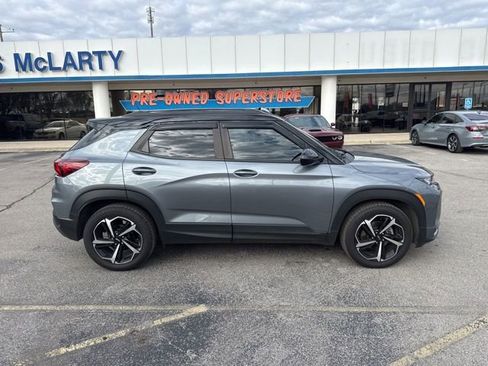 Used 2021 Chevrolet TrailBlazer RS w/ Sun and Liftgate Package image 2