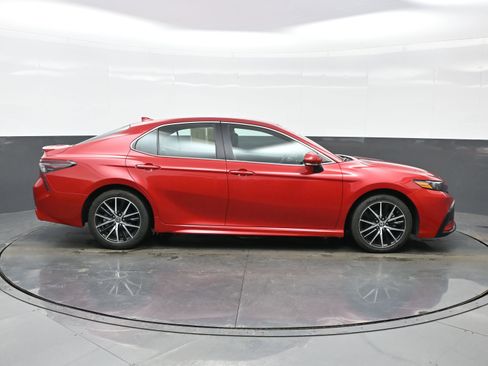 Used 2023 Toyota Camry SE image 7