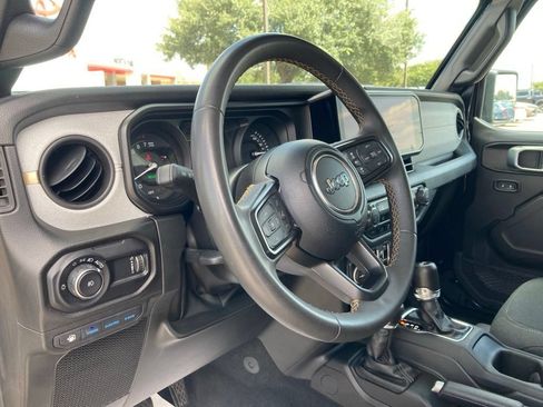 Used 2024 Jeep Wrangler Unlimited AWD/4WD image 7