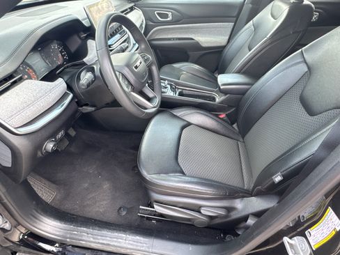 Used 2024 Jeep Compass Latitude AWD/4WD image 6