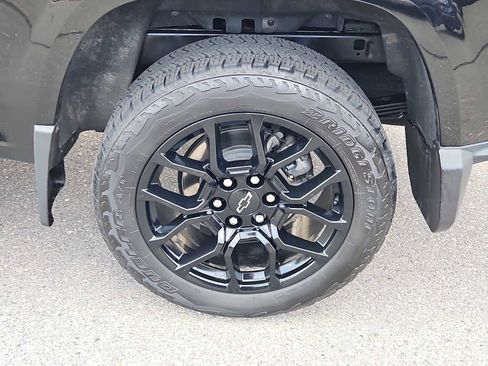Used 2024 Chevrolet Colorado Z71 w/ LPO, Dark Essentials Package AWD/4WD image 8