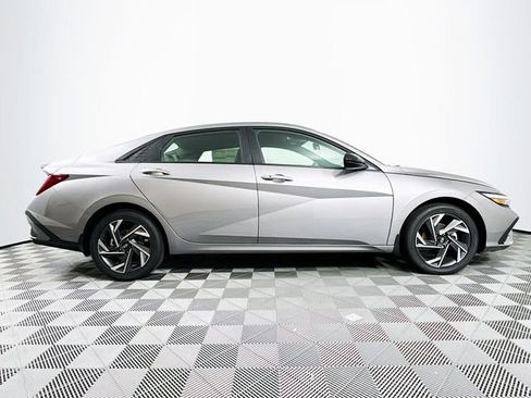 New 2025 Hyundai Elantra SEL FWD image 7