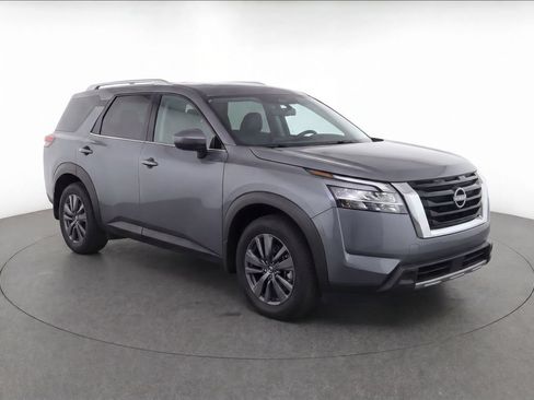 Used 2025 Nissan Pathfinder SV FWD image 2