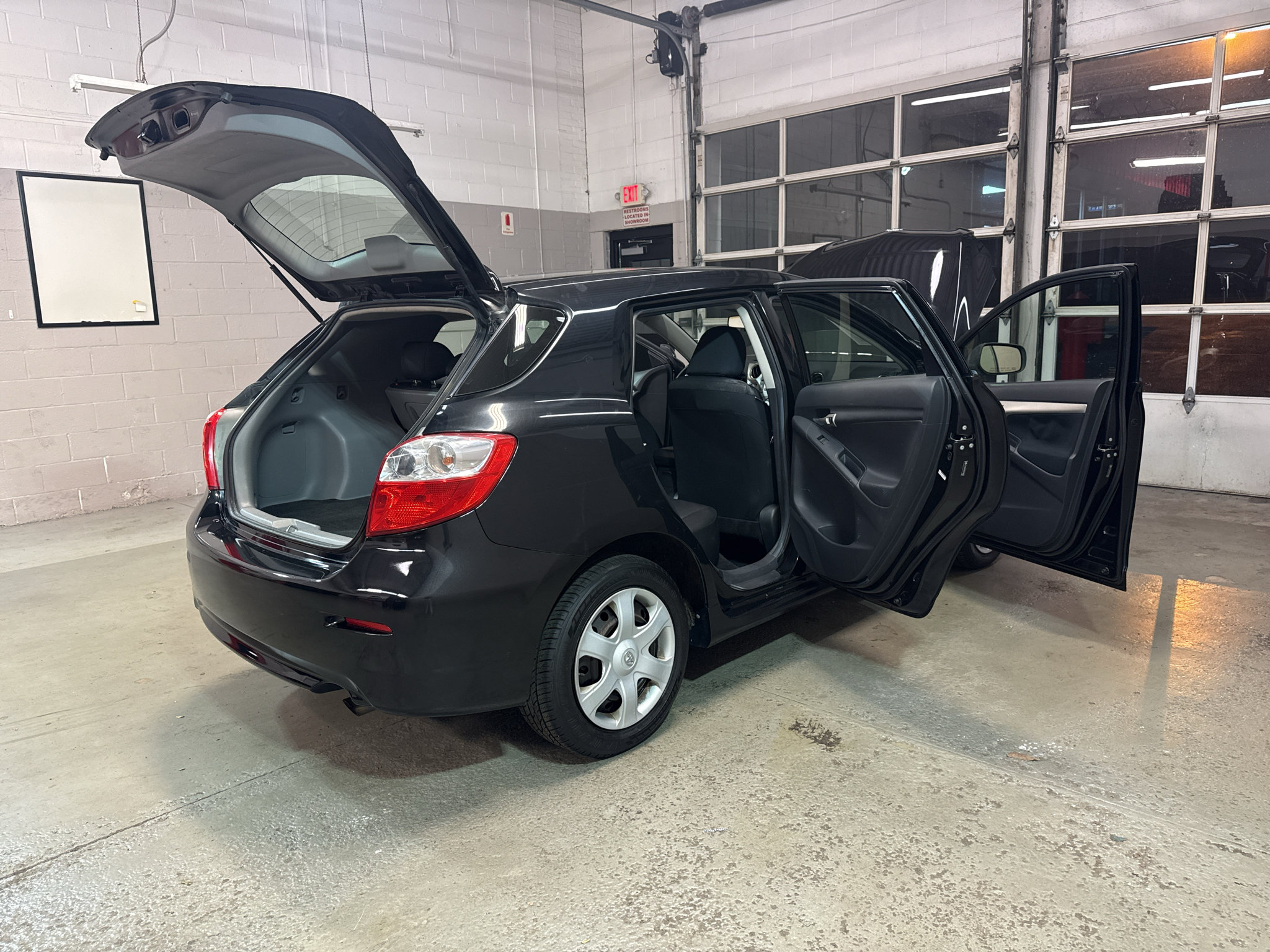Used 2009 Toyota Matrix FWD image 14