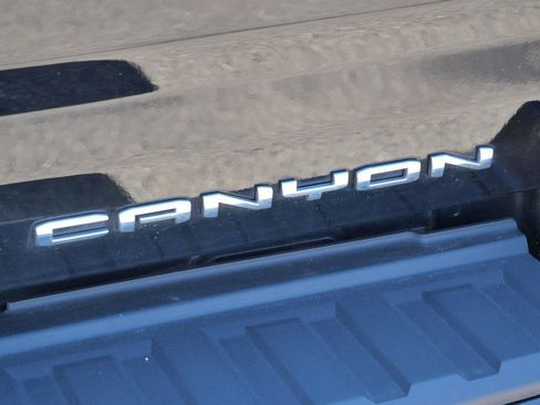 Used 2022 GMC Canyon Denali w/ Denali Black Edition Package AWD/4WD image 11