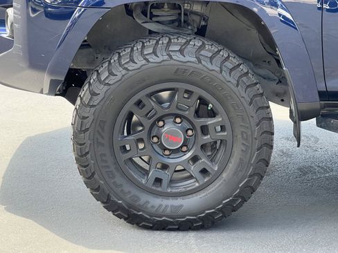 Used 2018 Toyota 4Runner SR5 AWD/4WD image 13