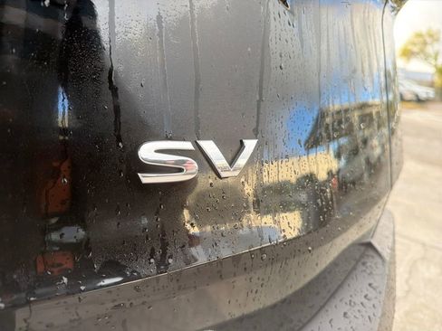 Used 2022 Nissan Rogue SV image 11