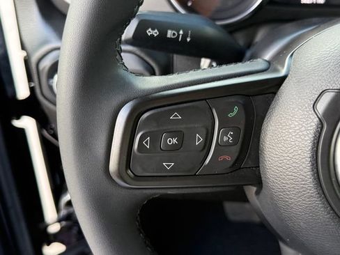 Used 2023 Jeep Gladiator Sport AWD/4WD image 16