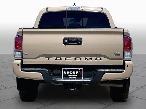 Used 2020 Toyota Tacoma TRD Sport w/ Technology Package AWD/4WD image 5
