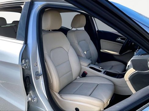 Used 2019 Mercedes-Benz GLA 250 w/ Convenience Package image 19