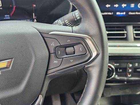 Used 2025 Chevrolet Trax LT w/ LT Convenience Package FWD image 32