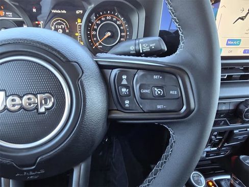 New 2025 Jeep Gladiator Rubicon image 20