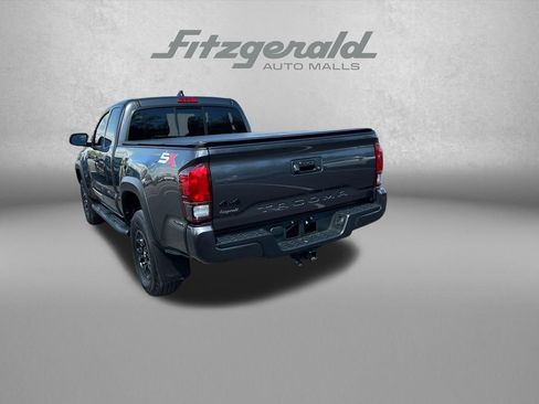 Used 2022 Toyota Tacoma SR w/ SX Package AWD/4WD image 5