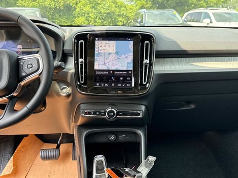 New 2026 Volvo XC40 B5 Plus w/ Protection Package Premier image 15