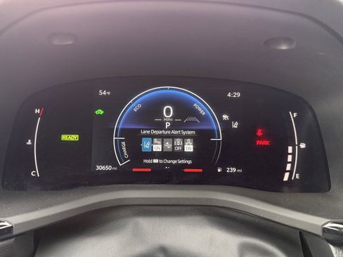 Used 2025 Toyota Camry SE image 29