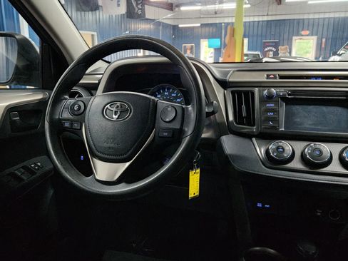 Used 2014 Toyota RAV4 LE image 29