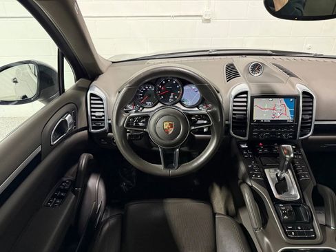 Used 2016 Porsche Cayenne image 22