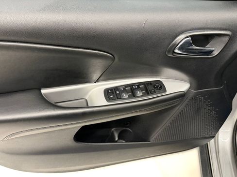 Used 2019 Dodge Journey SE w/ Connectivity Group FWD image 11