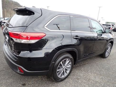 Used 2019 Toyota Highlander XLE AWD/4WD image 8