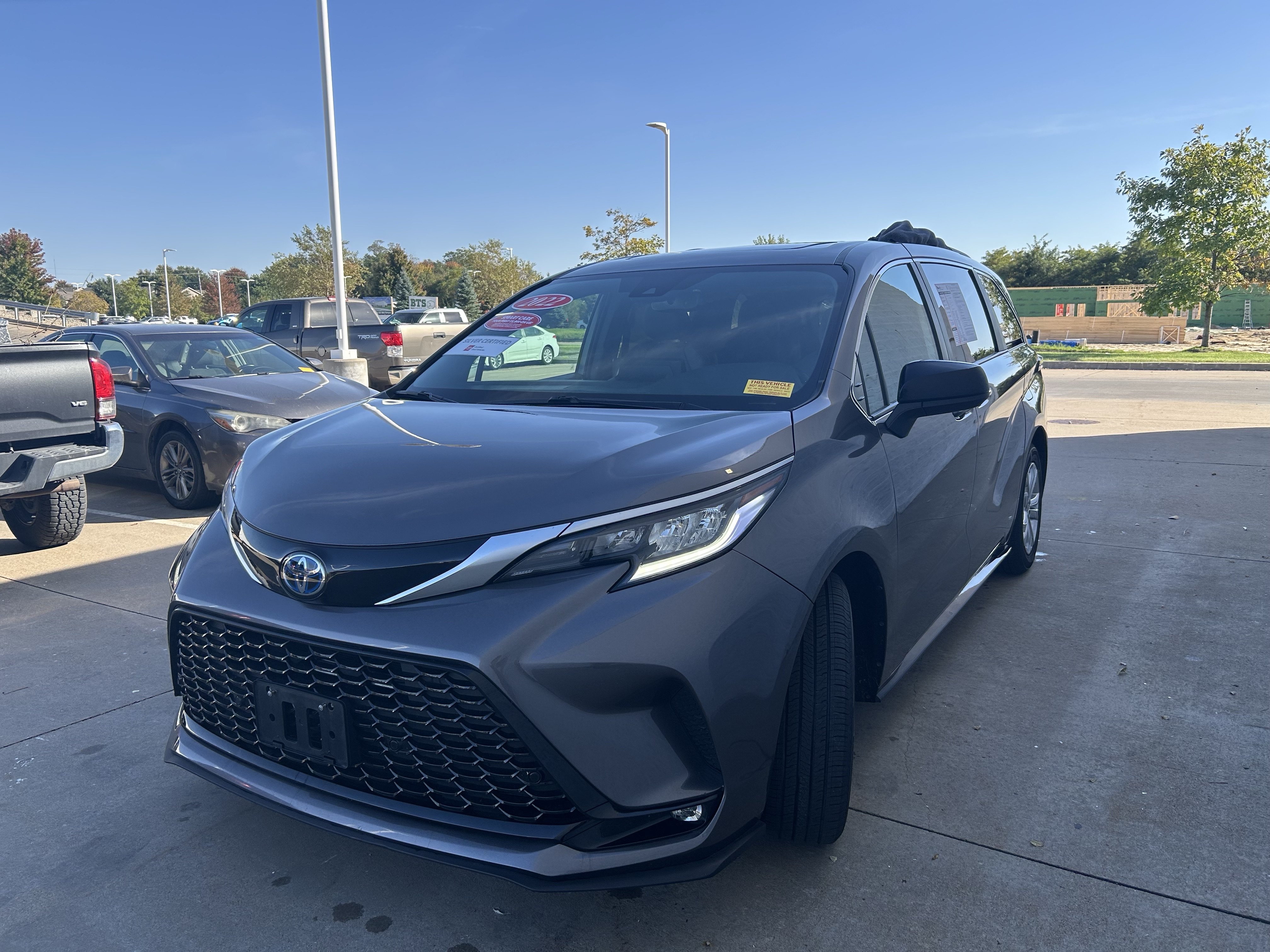 Certified 2022 Toyota Sienna XSE w/ XSE Plus Package AWD/4WD image 2