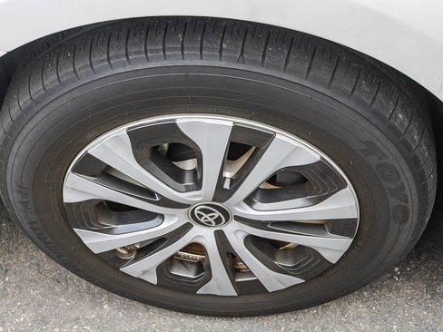Used 2022 Toyota Prius Prime XLE FWD image 11