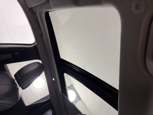 Used 2021 Jeep Cherokee Limited image 19