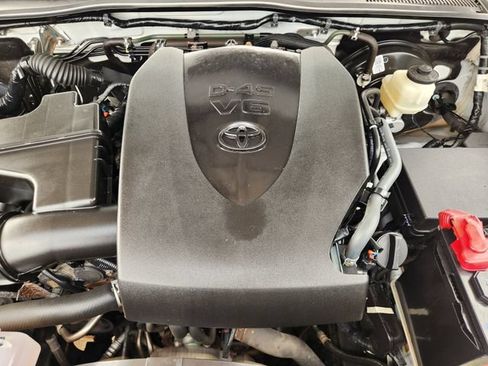 Used 2021 Toyota Tacoma SR AWD/4WD image 21