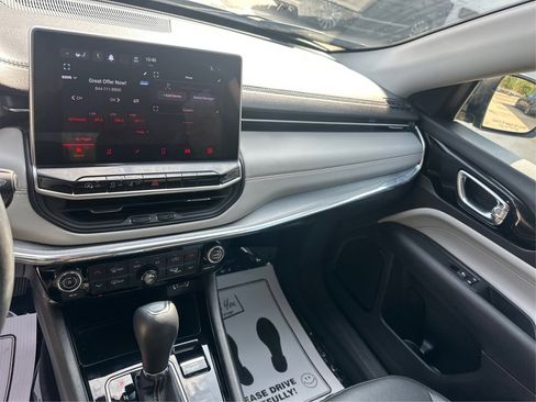 Used 2022 Jeep Compass Limited image 33