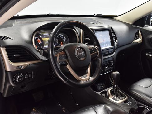 Used 2016 Jeep Cherokee Limited image 3