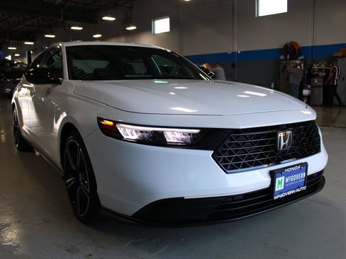 Used 2024 Honda Accord Sport image 3