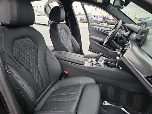 Certified 2023 BMW 530e w/ M Sport Package image 10