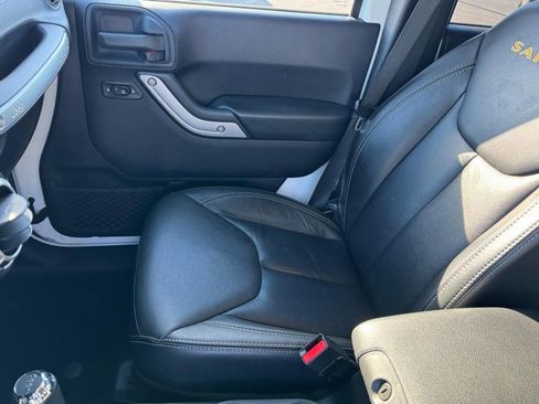 Used 2015 Jeep Wrangler Unlimited Sahara w/ Connectivity Group image 13