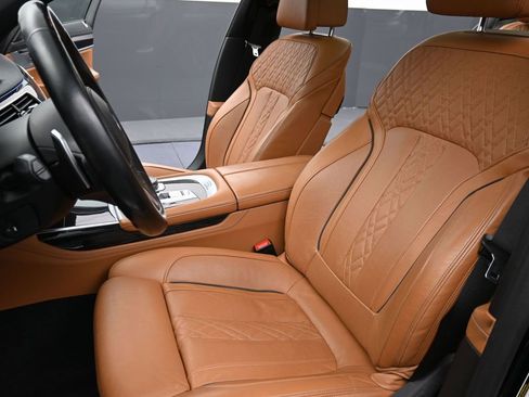 Used 2022 BMW 740i xDrive w/ M Sport Package image 11