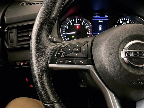 Used 2019 Nissan Rogue SL w/ Premium Package image 17