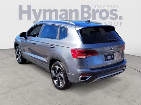 Used 2024 Volkswagen Taos SE w/ Panoramic Sunroof Package AWD/4WD image 5
