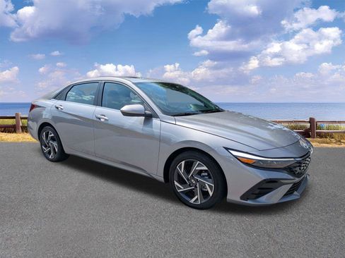 Used 2025 Hyundai Elantra SEL FWD image 10