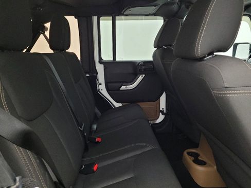 Used 2016 Jeep Wrangler Unlimited Sahara w/ Connectivity Group image 19