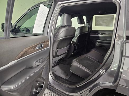 New 2026 Jeep Grand Cherokee Altitude AWD/4WD image 33