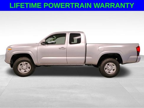 Used 2022 Toyota Tacoma SR w/ SR Convenience Package image 3