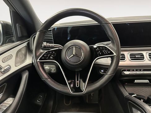Used 2025 Mercedes-Benz GLS 450 4MATIC image 12