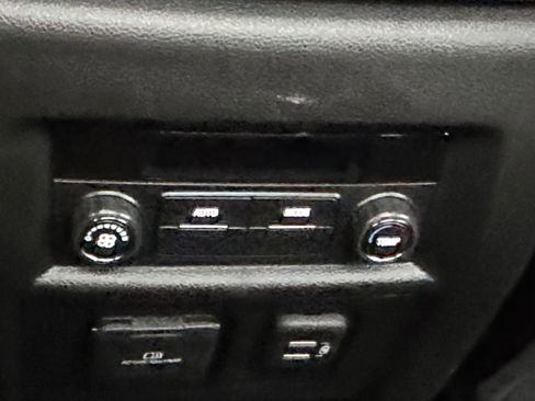 Used 2023 Chevrolet Traverse RS image 28