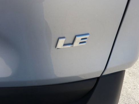 Used 2021 Toyota RAV4 LE image 7