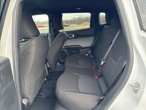 Used 2024 Jeep Compass Sport image 7